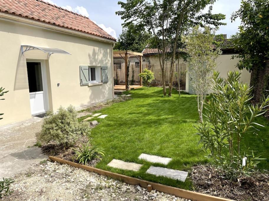 Petite Maison Avec Jardin Au Calme Floirac  Exteriér fotografie